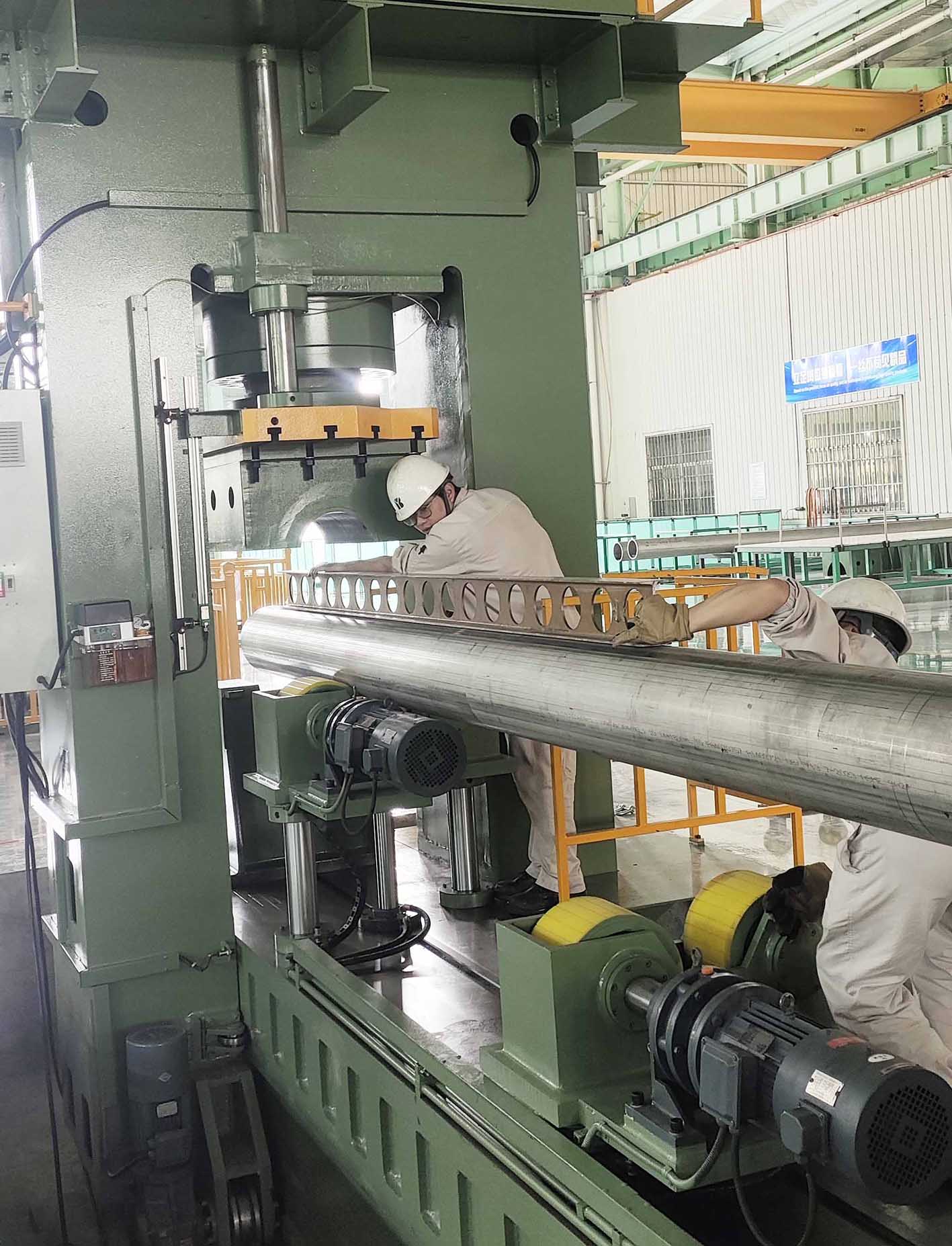 pipe straightening machine